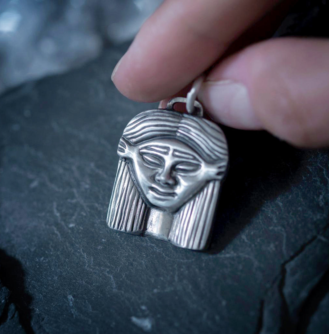 ✨☥Silver necklace amulet with face of the Egyptian Goddess Hathor ☥✨🌝