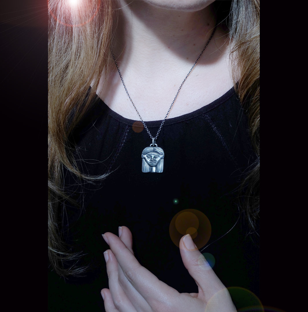 ✨☥Silver necklace amulet with face of the Egyptian Goddess Hathor ☥✨🌝