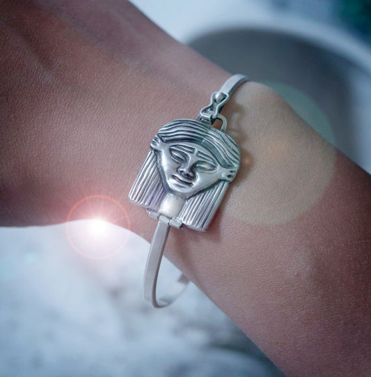 ✨☥Brazalete de Plata con rostro de la Diosa Egipcia Hathor ☥✨🌝